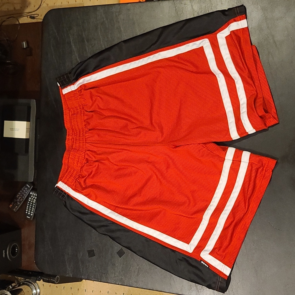 Shaq basketball shorts red/white/black XL